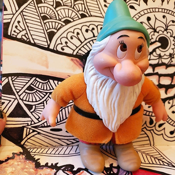 Vintage Disney Toy Snow White Bashful Plush Rubber Doll EUC - Picture 2 of 6